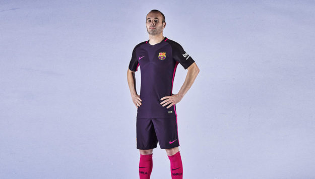 FC Barcelona New Nike Vapor Away Kit, Iniesta